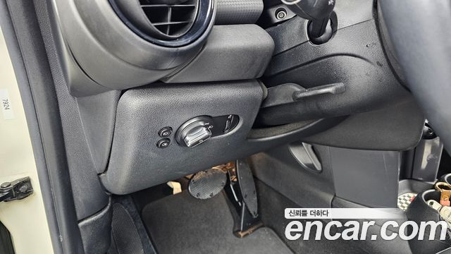 MINI Cooper D Standard 3rd 2018 — фото 20