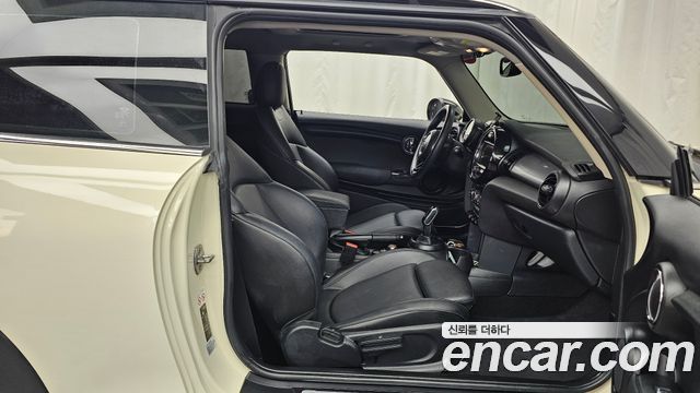 MINI Cooper D Standard 3rd 2018 — фото 26