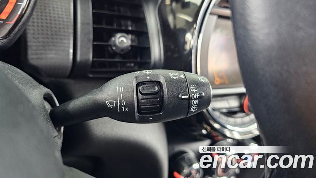 MINI Cooper D Standard 3rd 2018 — фото 27