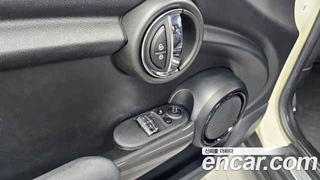 MINI Cooper D Standard 3rd 2018 — фото 29