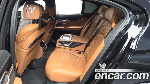 BMW 7 Series (G11) 740i M Sport 2022 — фото 11