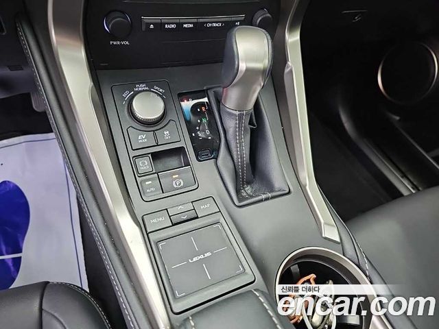 Lexus NX300h Supreme 2016 — фото 8
