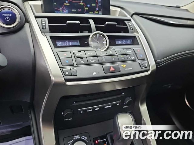 Lexus NX300h Supreme 2016 — фото 10