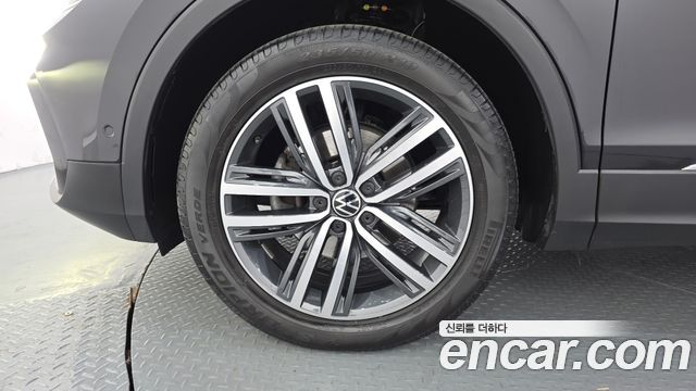 Volkswagen Tiguan (II) 2.0 TDI 4Motion Prestige 2023 — фото 5