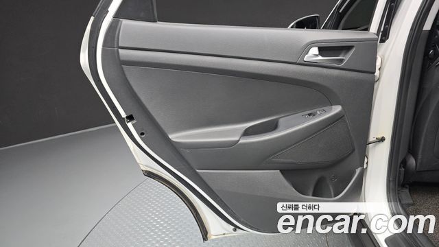 Hyundai Tucson Diesel 2.0 2WD Modern 2017 — фото 25