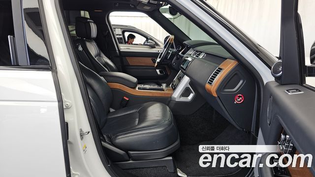 Land Rover Range Rover (IV) 4.4 SDV8 AB LWB DIESEL 2019 — фото 11