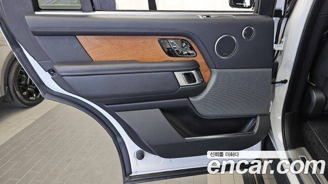 Land Rover Range Rover (IV) 4.4 SDV8 AB LWB DIESEL 2019 — фото 25