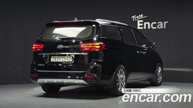 Kia Carnival 9-Seater Noblesse Special 2020 — фото 2