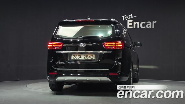 Kia Carnival 9-Seater Noblesse Special 2020 — фото 4