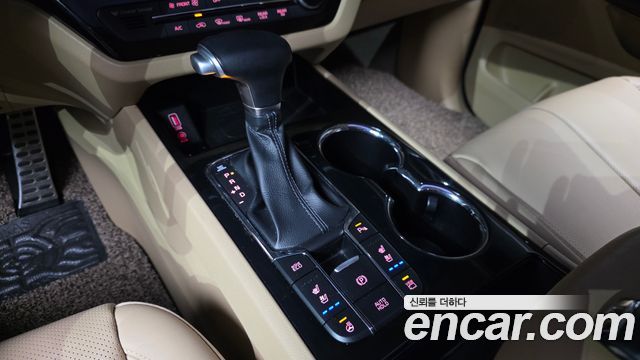 Kia Carnival 9-Seater Noblesse Special 2020 — фото 9
