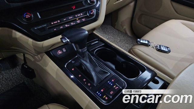 Kia Carnival 9-seater Prestige 2018 — фото 9