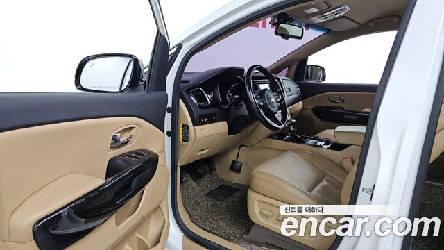 Kia Carnival 9-seater Prestige 2018 — фото 10