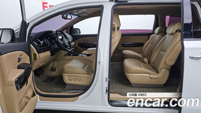 Kia Carnival 9-seater Prestige 2018 — фото 11