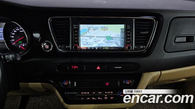 Kia Carnival 9-seater Prestige 2018 — фото 13