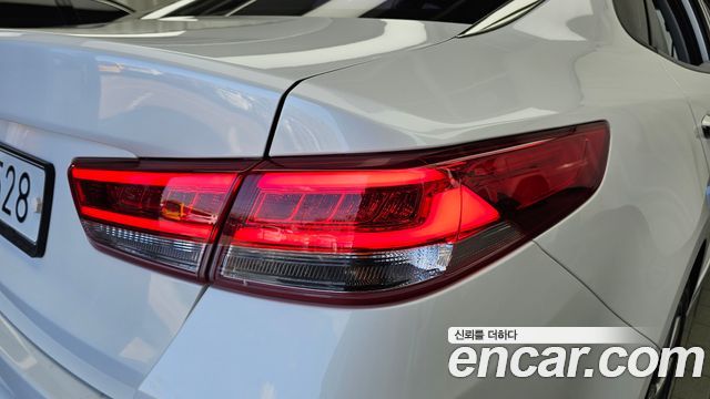 Kia K5 (II) 2.0 MX Prestige 2016 — фото 23