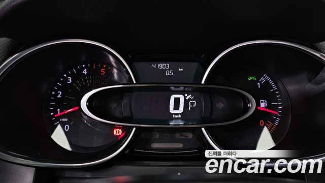 Renault Korea Clio Intens Panoramic 2019 — фото 8