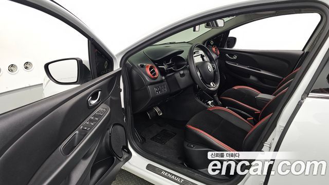 Renault Korea Clio Intens Panoramic 2019 — фото 10