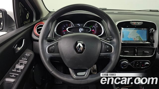 Renault Korea Clio Intens Panoramic 2019 — фото 13