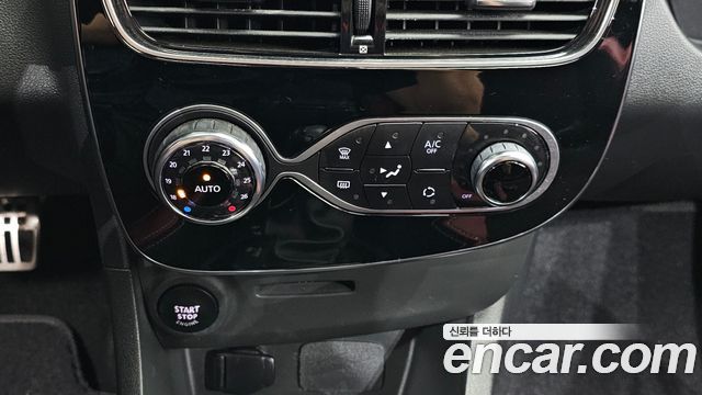 Renault Korea Clio Intens Panoramic 2019 — фото 16
