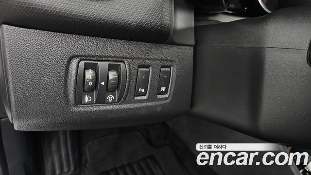 Renault Korea Clio Intens Panoramic 2019 — фото 18
