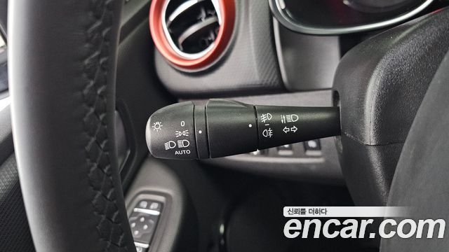Renault Korea Clio Intens Panoramic 2019 — фото 19