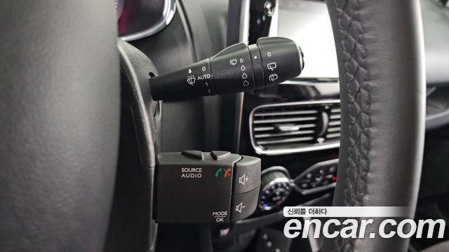 Renault Korea Clio Intens Panoramic 2019 — фото 20