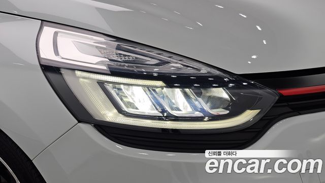 Renault Korea Clio Intens Panoramic 2019 — фото 22