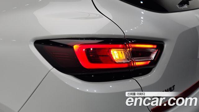 Renault Korea Clio Intens Panoramic 2019 — фото 23