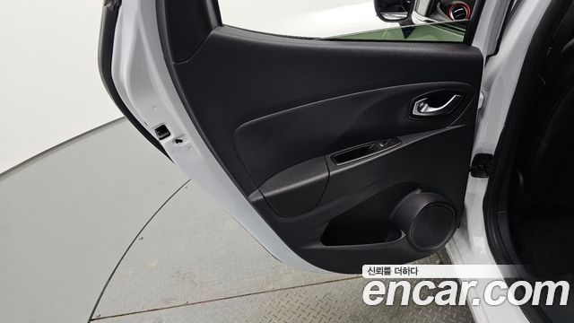 Renault Korea Clio Intens Panoramic 2019 — фото 25