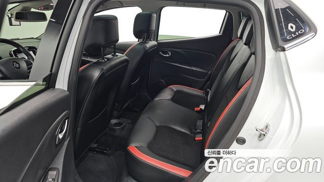 Renault Korea Clio Intens Panoramic 2019 — фото 26
