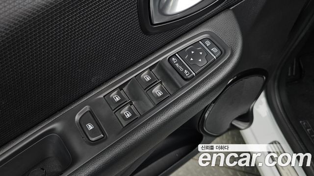 Renault Korea Clio Intens Panoramic 2019 — фото 27