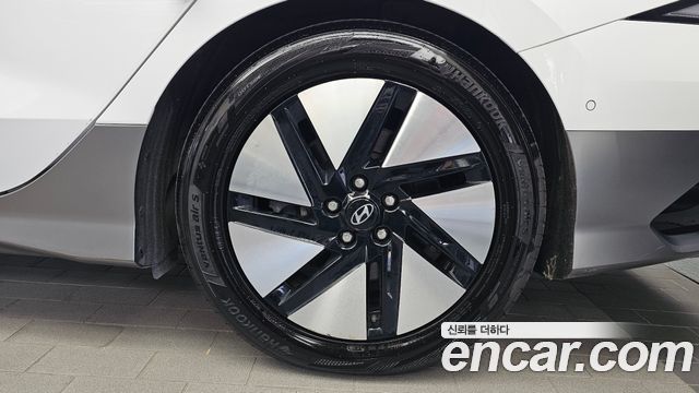 Hyundai Ioniq 6 Long Range Exclusive + 2023 — фото 5