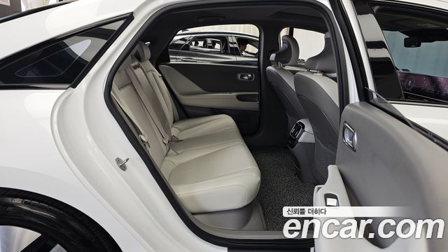 Hyundai Ioniq 6 Long Range Exclusive + 2023 — фото 16