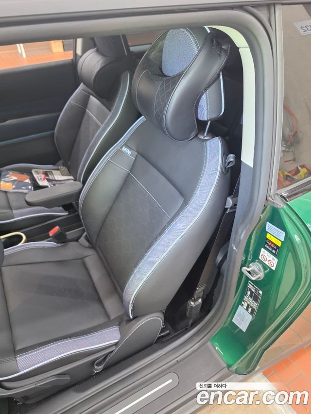 MINI Cooper Electric (IV) SE Classic 2024 — фото 4