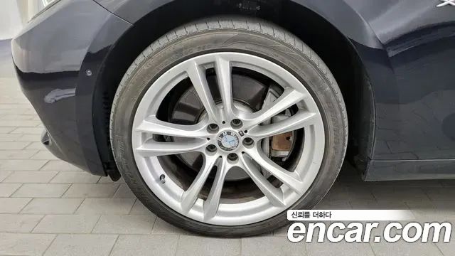 BMW 5 Series GT (F07) GT 50i xDrive 2012 — фото 5