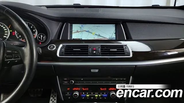 BMW 5 Series GT (F07) GT 50i xDrive 2012 — фото 18