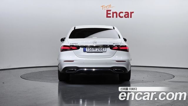 Mercedes-Benz E-Class (W213) E220d 4MATIC AMG Line 2023 — фото 4