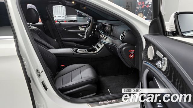 Mercedes-Benz E-Class (W213) E220d 4MATIC AMG Line 2023 — фото 15