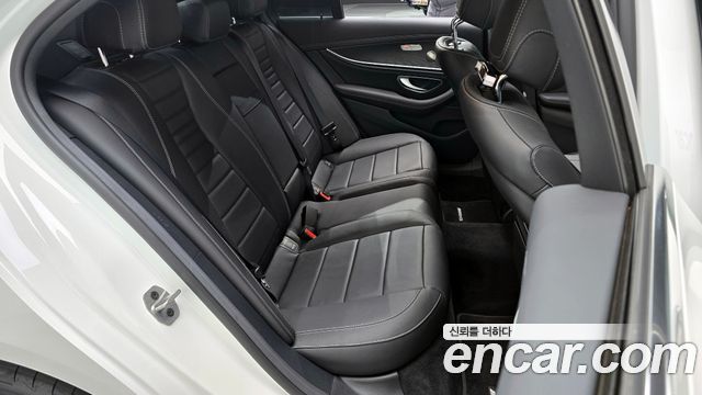 Mercedes-Benz E-Class (W213) E220d 4MATIC AMG Line 2023 — фото 16