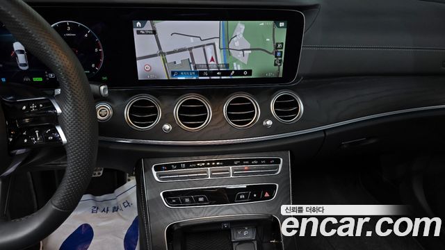 Mercedes-Benz E-Class (W213) E220d 4MATIC AMG Line 2023 — фото 20