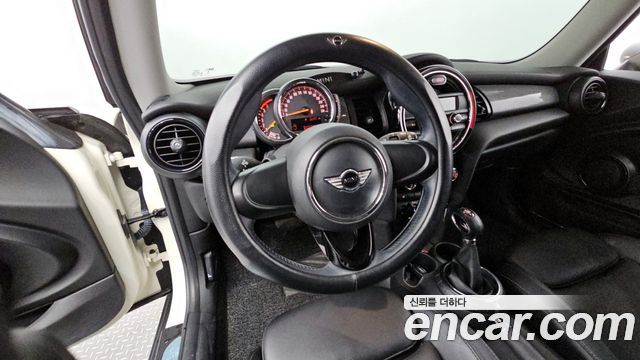 MINI Cooper D Standard 3rd 2015 — фото 13