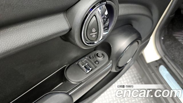 MINI Cooper D Standard 3rd 2015 — фото 16