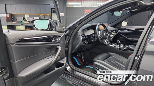 BMW 5 Series (G30) 530i xDrive M Sport Package 2023 — фото 10