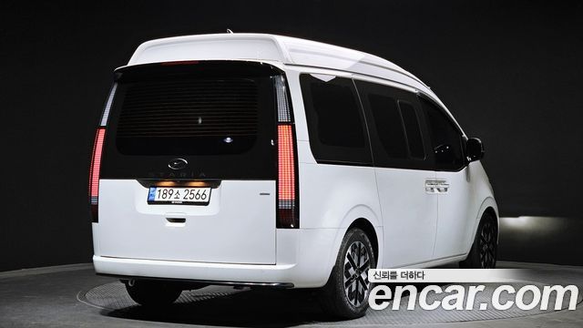 Hyundai Staria 4WD Lounge 7-Seater Limousine 2023 — фото 2