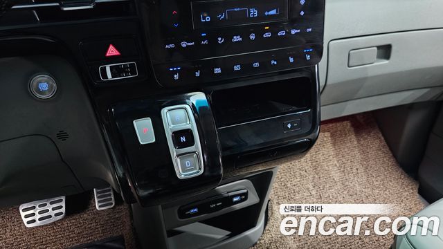 Hyundai Staria 4WD Lounge 7-Seater Limousine 2023 — фото 9