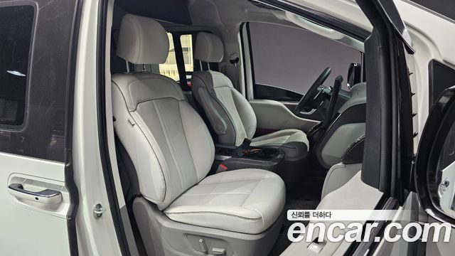 Hyundai Staria 4WD Lounge 7-Seater Limousine 2023 — фото 10