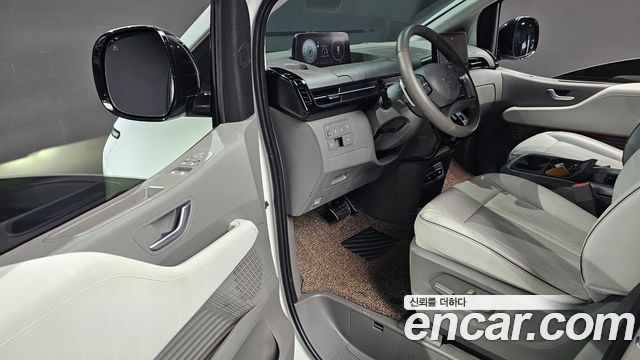 Hyundai Staria 4WD Lounge 7-Seater Limousine 2023 — фото 11