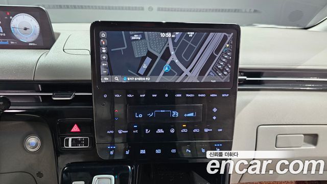 Hyundai Staria 4WD Lounge 7-Seater Limousine 2023 — фото 14
