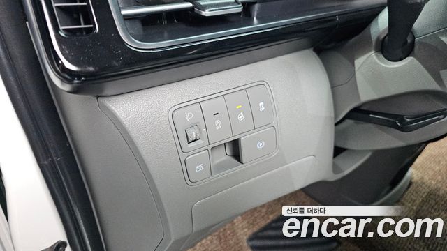 Hyundai Staria 4WD Lounge 7-Seater Limousine 2023 — фото 16