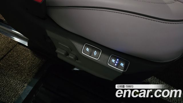 Hyundai Staria 4WD Lounge 7-Seater Limousine 2023 — фото 20